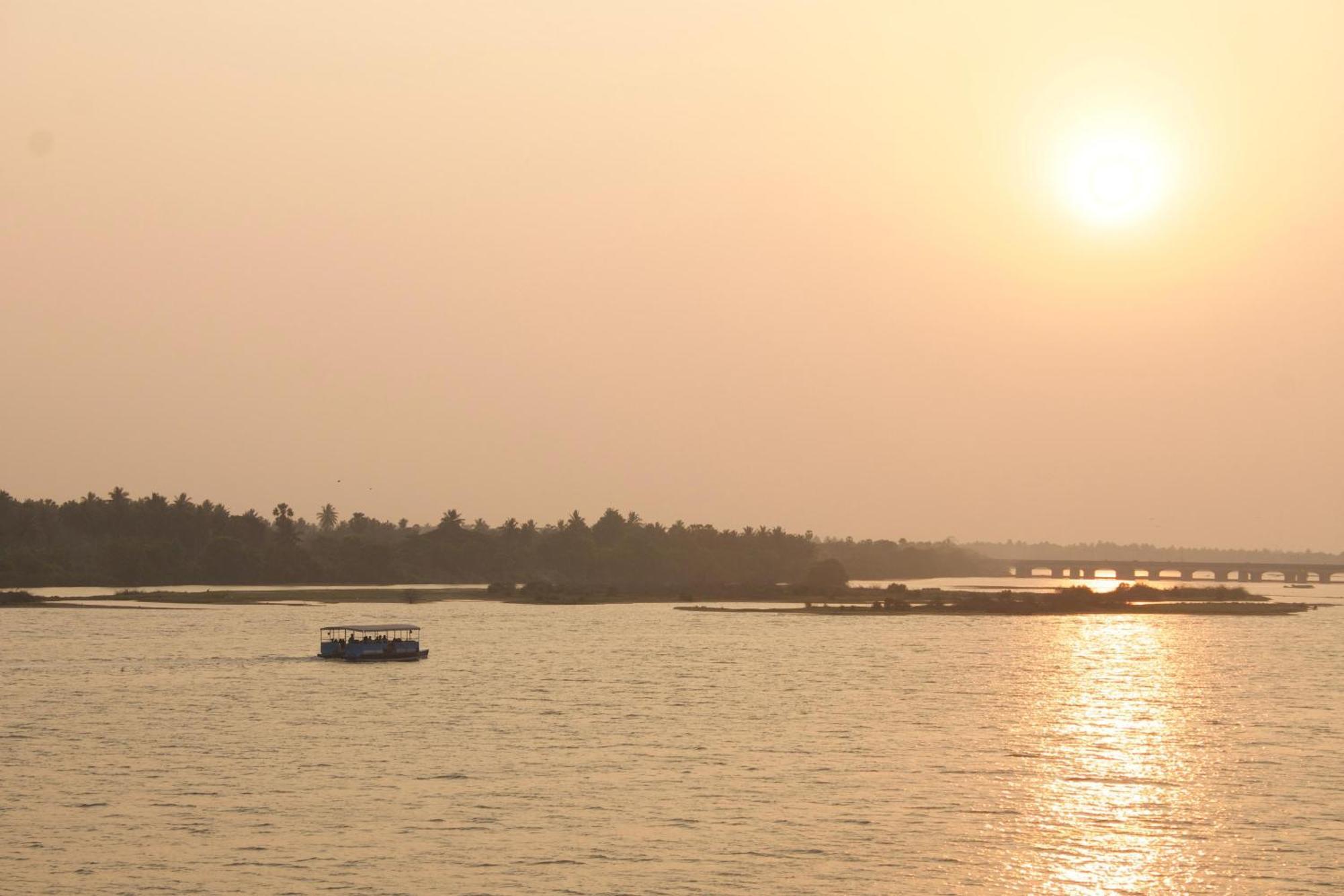 Victoria'S River View Resort Pondicherry Exterior foto